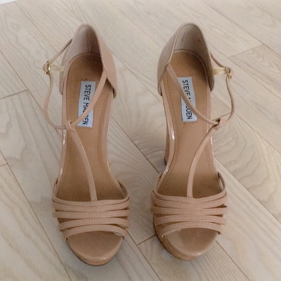 Host PickπSteve Madden NudePatent Greatful Wedges - Picture 2 of 6